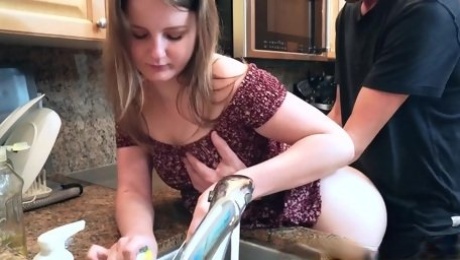 Cute babe Eliza Eves fucking while washing the dishes