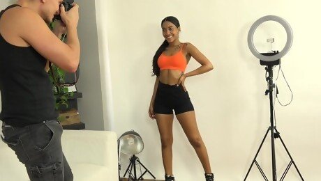 Hot babe from Colombia is ready to conquer the world of modeling